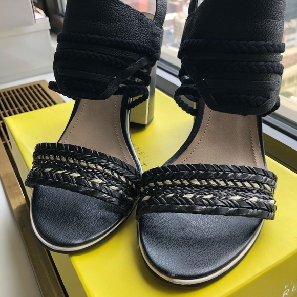 Kenneth Cole Reaction Art-Ful Black Sandal - Picture 12 of 12